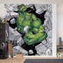 Komar Vliesfototapete Hulk Breaker, Comic-Motiv des grünen Superhelden, der eine Wand durchbricht.