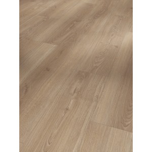 Parador Laminat Basic 600, Eiche Studioline, wasserfest, 8mm Stärke. Detailaufnahme des Laminatbodens.