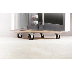 Rechteckiges Transportbrett TE-200 B mit Rollen unter einem Ofen auf Teppich.