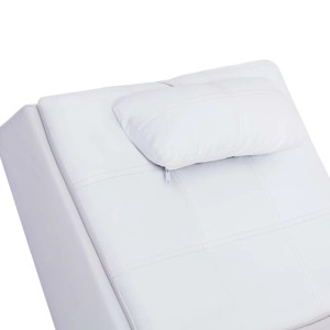 Detailansicht: Weiße Massage Chaiselongue mit Kissen aus Kunstleder. Entspannung pur!