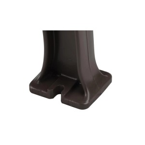 Detailaufnahme Fuß der braunen PROREGAL Gartenbank Antigua, Kunststoff, zur Bodenbefestigung vorbereitet.