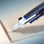 LUX Cuttermesser Comfort 25 mm schneidet Teppich. Messer mit ergonomischem Griff und extra breiter Klinge.