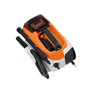 Stihl Akku-Hochdruckreiniger REA 60 PLUS in Orange-Grau. Kompaktes, tragbares Gerät mit Schlauchtrommel und Sprühlanze.