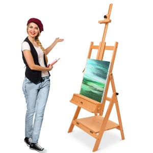 Artina Napoli Staffelei aus Buchenholz mit Schublade und einer Künstlerin.