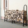 Schwarzes ShelterLogic Kaminholzregal 244x118 cm mit Holzscheiten und Abdeckung.