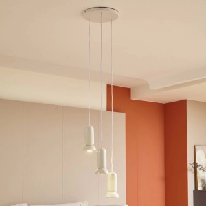 Weiße 3-flammige Keramik-Pendelleuchte im skandinavischen Stil. Ideal für Wohn- & Esszimmer.