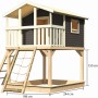 Karibu Stelzenhaus Benjamin mit Netzrampe in Terragrau, Leiter und Sandkasten. Ideal für Spielplätze.