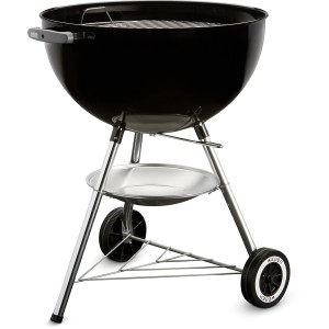 Schwarzer Weber Holzkohle-Kugelgrill Classic Kettle Ø 57 cm mit verchromtem Grillrost und Ascheauffangschale.