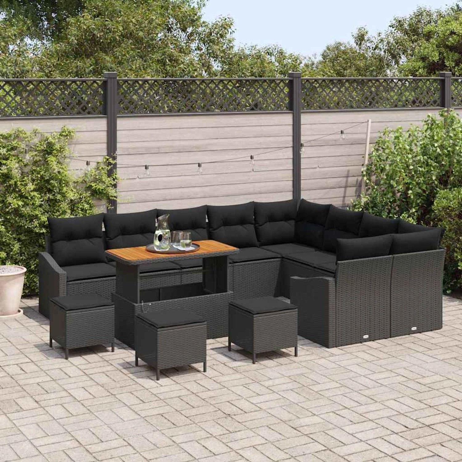 Schwarzes 13-tlg. vidaXL Garten-Sofa-Set aus Poly Rattan mit Tisch und Kissen für den Garten.