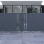 Graues Casanoov Flügeltor Giona 4M mit zwei Pfosten. Gartentor aus Aluminium mit vertikalen Streben.