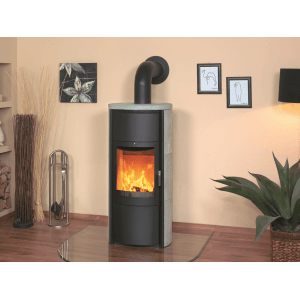 Hark Keno ECOplus Kaminofen mit Natursteinverkleidung, schwarz/grau, 7kW, brennend.