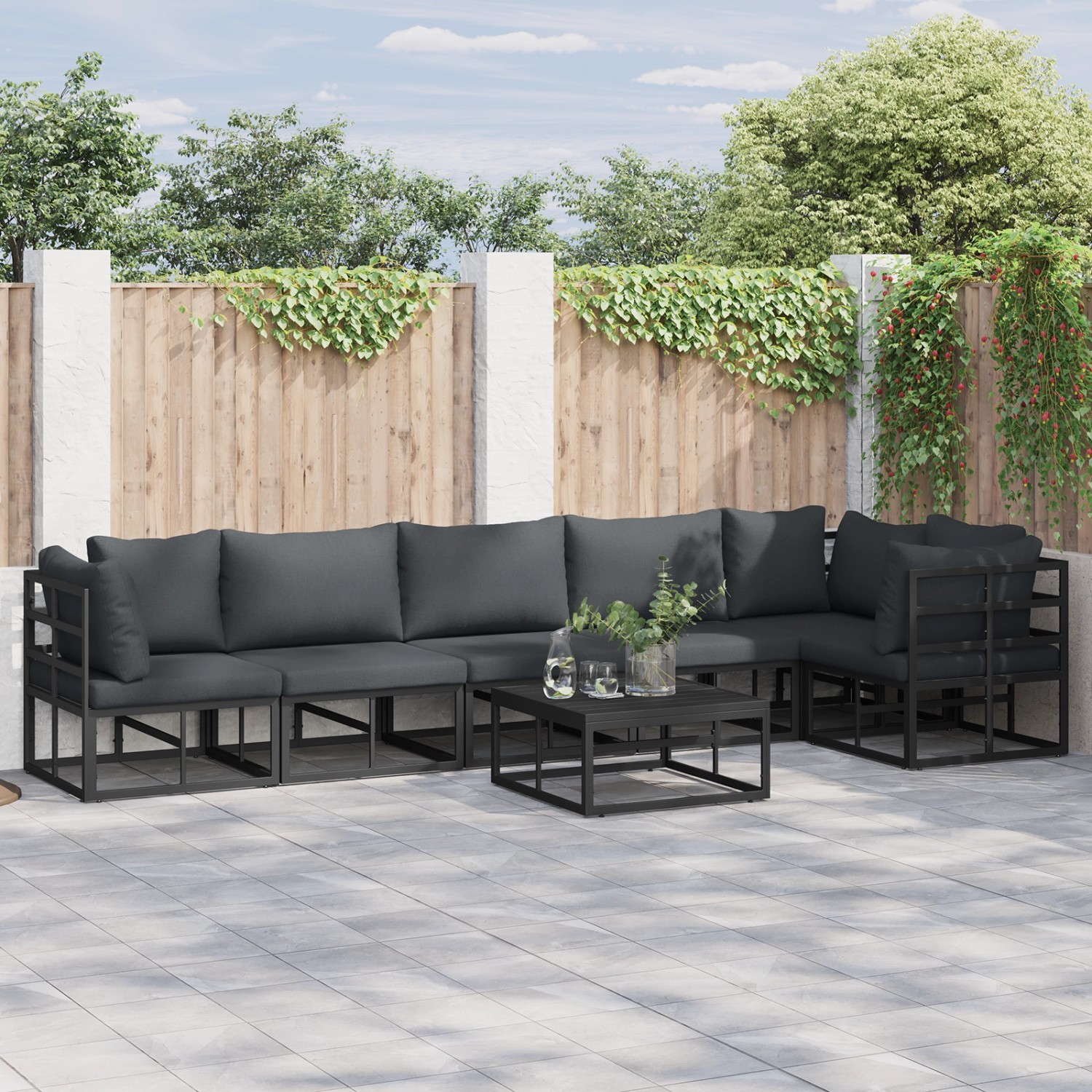 Schwarzes 6-teiliges vidaXL Garten-Sofa-Set mit Kissen und Tisch aus Aluminium.