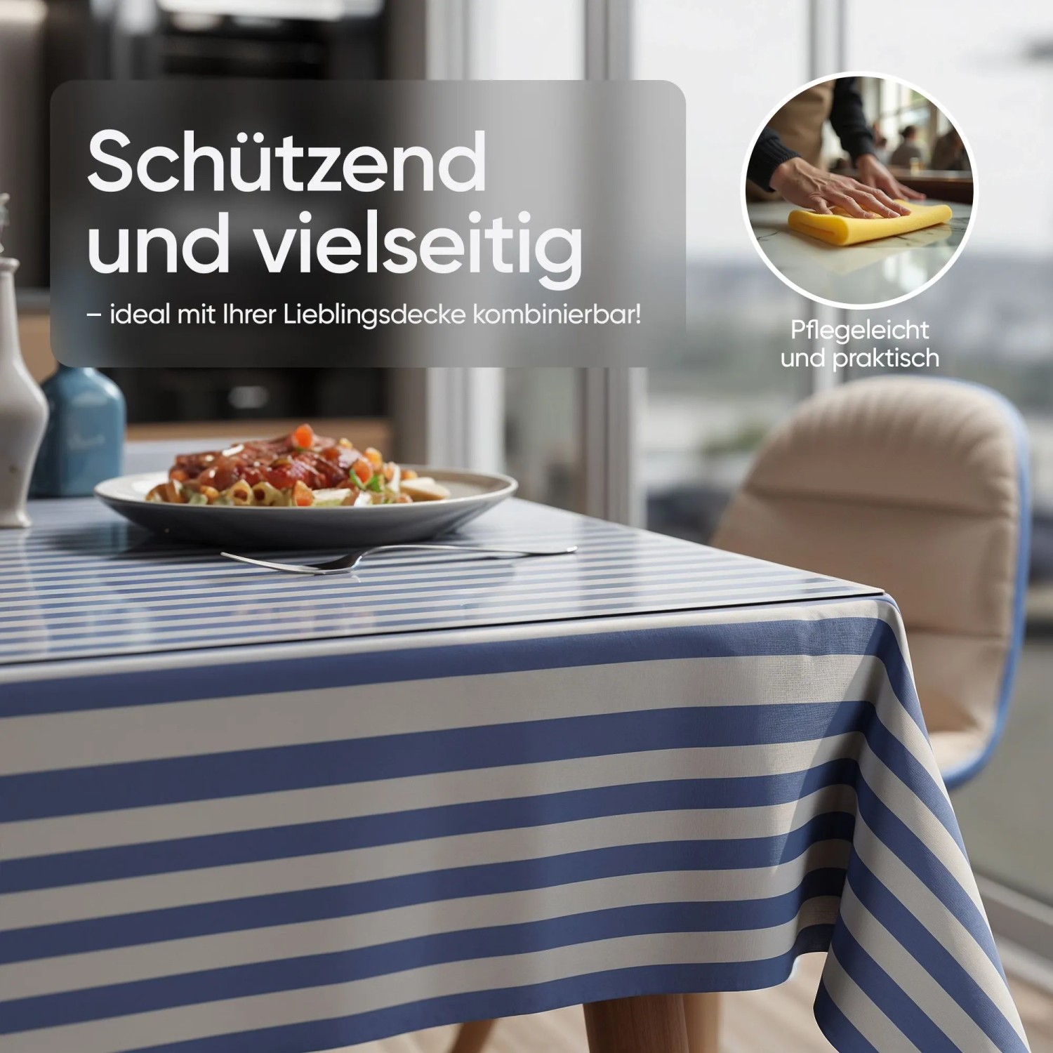Transparente Björn&Schiller Tischschutzfolie (100x200 cm) auf einem Tisch mit blau-weiß gestreifter Tischdecke.