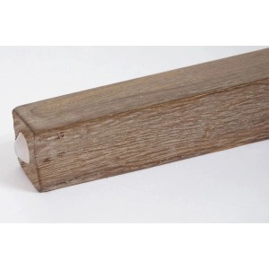 Stuhlbein des MCW Esszimmerstuhls Littau in Eiche-Optik mit Holzstruktur und rutschfestem Kunststoffgleiter.