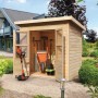 Karibu Holz-Gartenhaus Neuenburg 3, naturbelassen, mit geöffneten Doppeltüren und Gartengeräten.