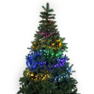 Mehrfarbige Außen-Lichterkette mit 800 LEDs und einer Länge von 16 m am Weihnachtsbaum.