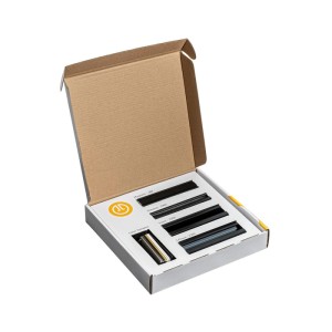 QAZQA Musterbox mit Schienen und Farbmustern für Lampen & Leuchten im geöffneten Karton.