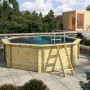 Karibu Pool 2 A KDI Holzpool mit Leiter und Poolfolie im Garten.