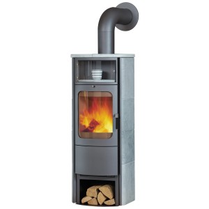 Hark Opera B grande Kaminofen mit Natursteinverkleidung, 7 kW Leistung und Holzfach.