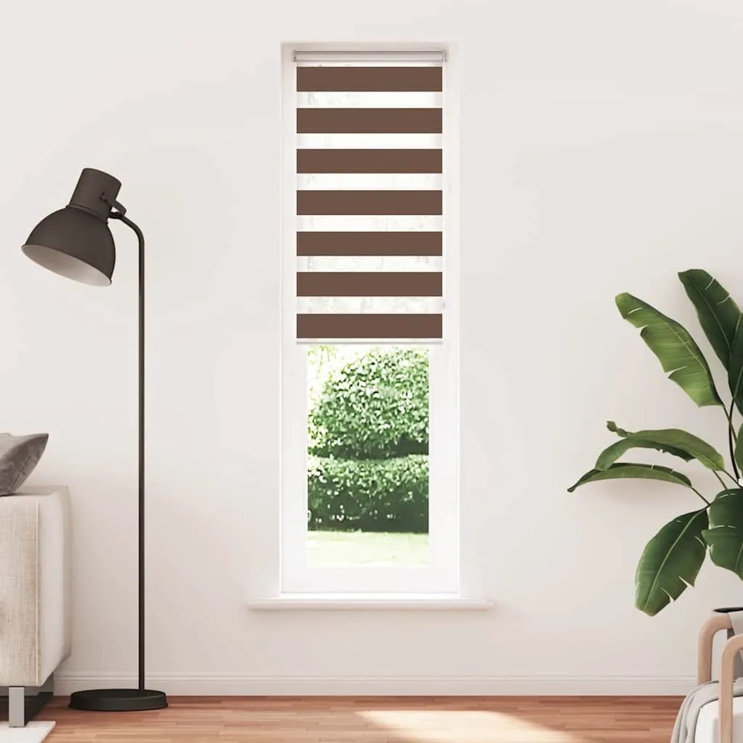 Braunes Doppelrollo mit transparenten Streifen am Fenster, 55x200 cm, für Sicht- & Sonnenschutz.