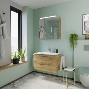 Pelipal Spiegelschrank Trentino in Riviera Eiche quer Nachbildung, 75 cm breit, mit Aufsatzleuchte im Badezimmer.