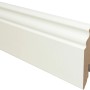 Profilierte, grundierte MDF Sockelleiste, 70 mm hoch, zur individuellen Gestaltung.