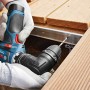 Bosch Professional Akku-Bohrschrauber GSR 12V-15 FC mit Winkelaufsatz beim Bohren in Holz.