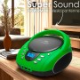 Grüner Cyberlux CL-700 CD/MP3/USB Radio mit Bluetooth, Griff, LCD-Display und Teleskopantenne auf Holztisch.