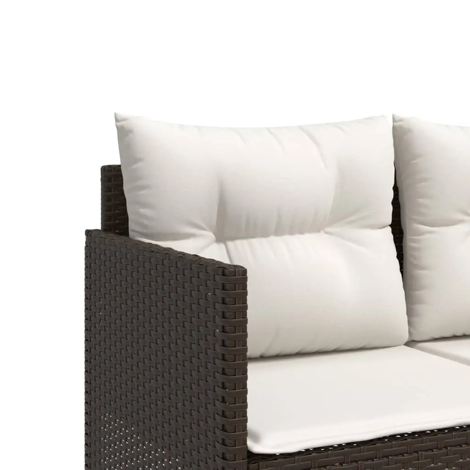 Detailaufnahme: Braune vidaXL Garten-Sofagarnitur aus Rattan mit weißen Kissen.
