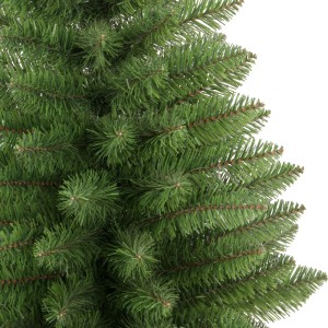 Nahaufnahme der grünen PVC-Zweige der OBI Kunsttanne New Fundy 90 cm. Realistische Nadelstruktur für Weihnachtsdeko.