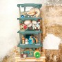 Gestapelte Rotho Box Evo Safe 15 l in Mistletoe Green, gefüllt mit Spielzeug. Aufbewahrungsboxen für Kinderzimmer.