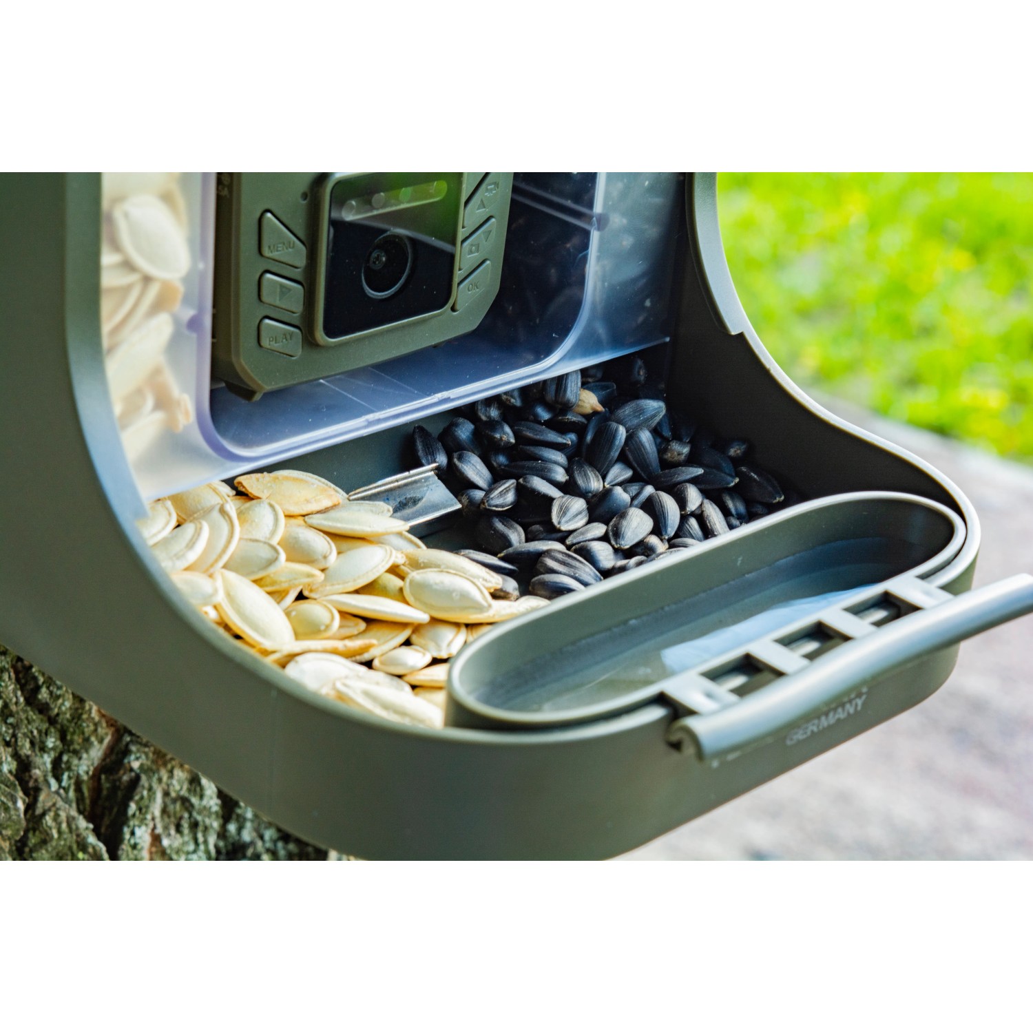 Technaxx FullHD Birdcam TX-165: Vogelhaus mit Kamera und Futter für Wildvögel.