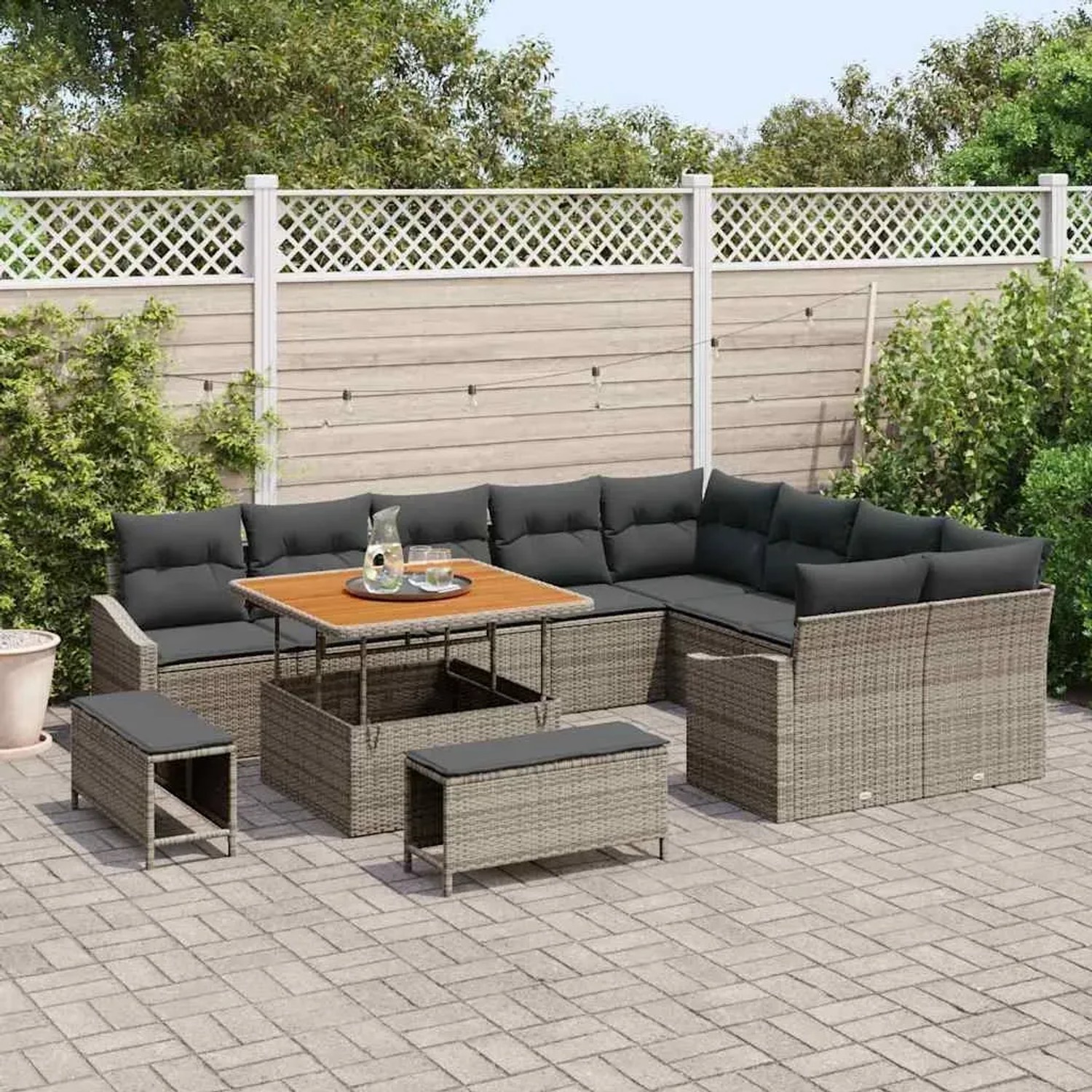 Graues 12-tlg. vidaXL Garten-Sofa-Set aus Poly Rattan mit Tisch und Kissen.