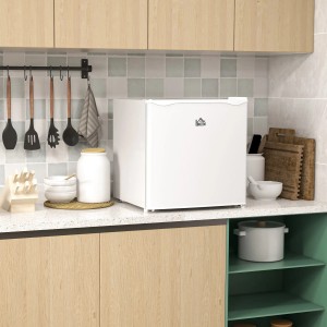 Weißer HOMCOM Mini-Gefrierschrank (35L) in Küchenumgebung. Kompakte Gefrierbox für kleine Räume.