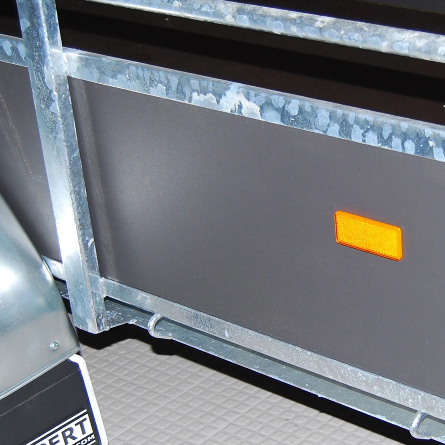 Rechteckiger, orangefarbener Reflektor für PKW-Anhänger, 2er-Set.