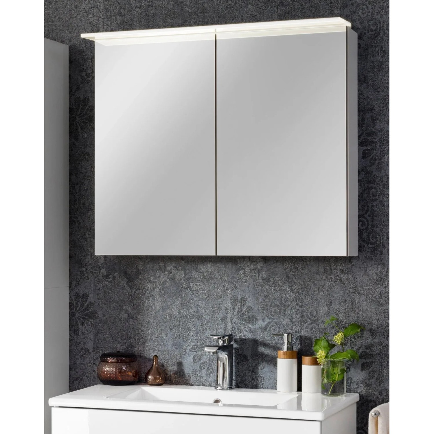 Fackelmann Spiegelschrank B.Perfekt, 80 cm, weiß, mit Softclose-Türen und Aufsatzleuchte.