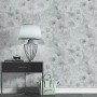 Guido Maria Kretschmer Vliestapete Shine Grau mit floralem Muster im Raum.
