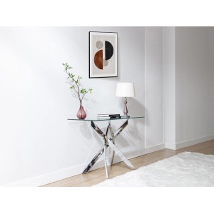 Eleganter Konsolentisch Cosima mit transparenter Glasplatte und silberfarbenem X-Metallgestell im Wohnzimmer.
