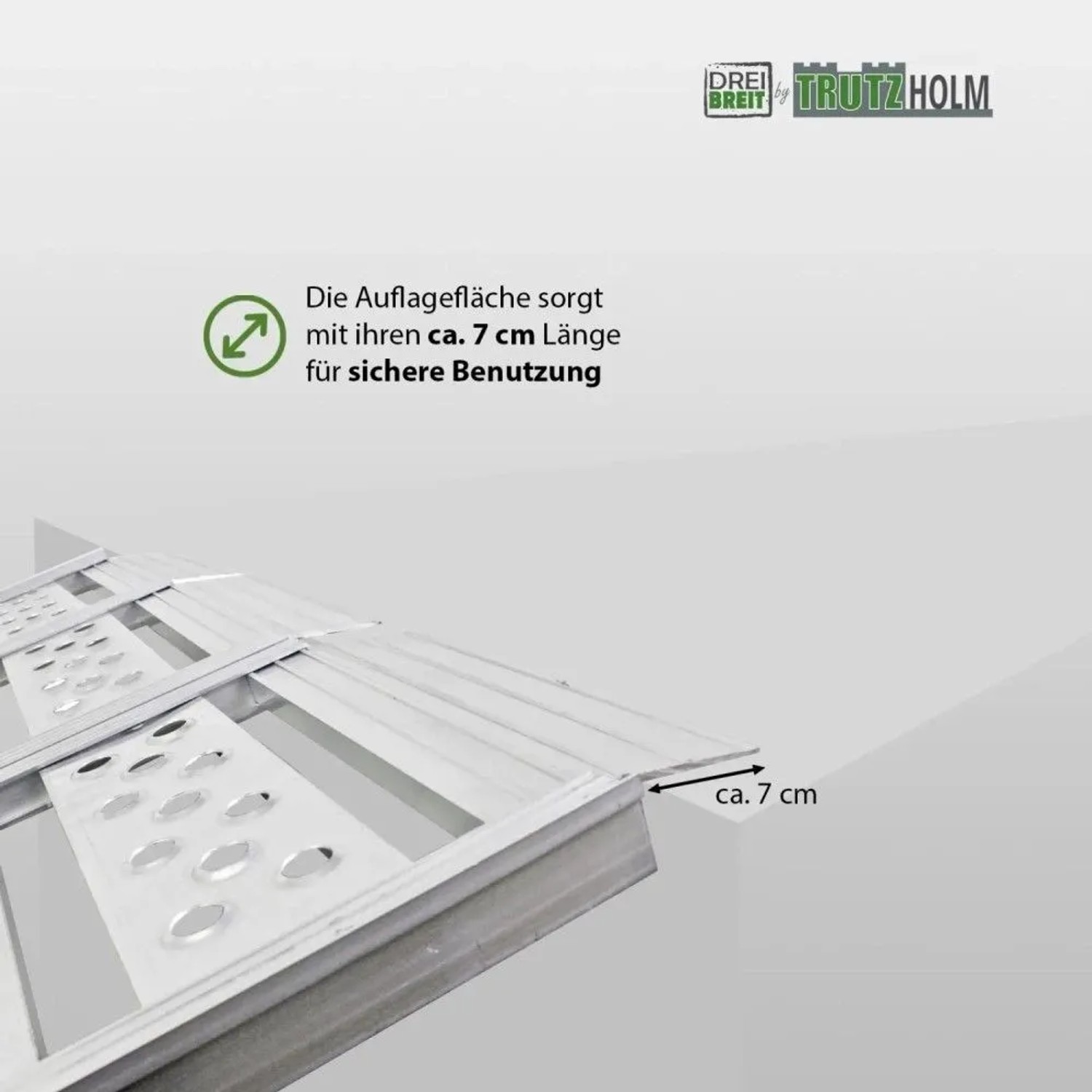 Detailaufnahme der DREIBREIT Alu Auffahrrampe mit 7cm Auflagefläche für sicheren Halt.