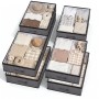 Set grauer Unterbett Aufbewahrungsboxen aus Vliesstoff mit transparentem Deckel, gefüllt mit Kleidung. Praktischer Organizer für Kleiderschrank.
