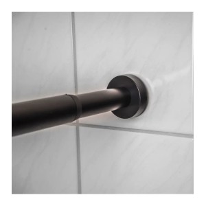 Schwarze Sanilo Duschstange (90-160cm) an weißer Wand.