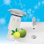 Abfluss-Fee Waschbeckenstöpsel Weiß-Chrom mit Apfel-Zitrone Duft im Waschbecken.
