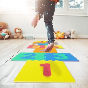 Relaxdays Himmel und Hölle Puzzlematte PE/PEVA Bunt Wasserabweisend Abwaschbar 60 cm x 108 cm 750 g