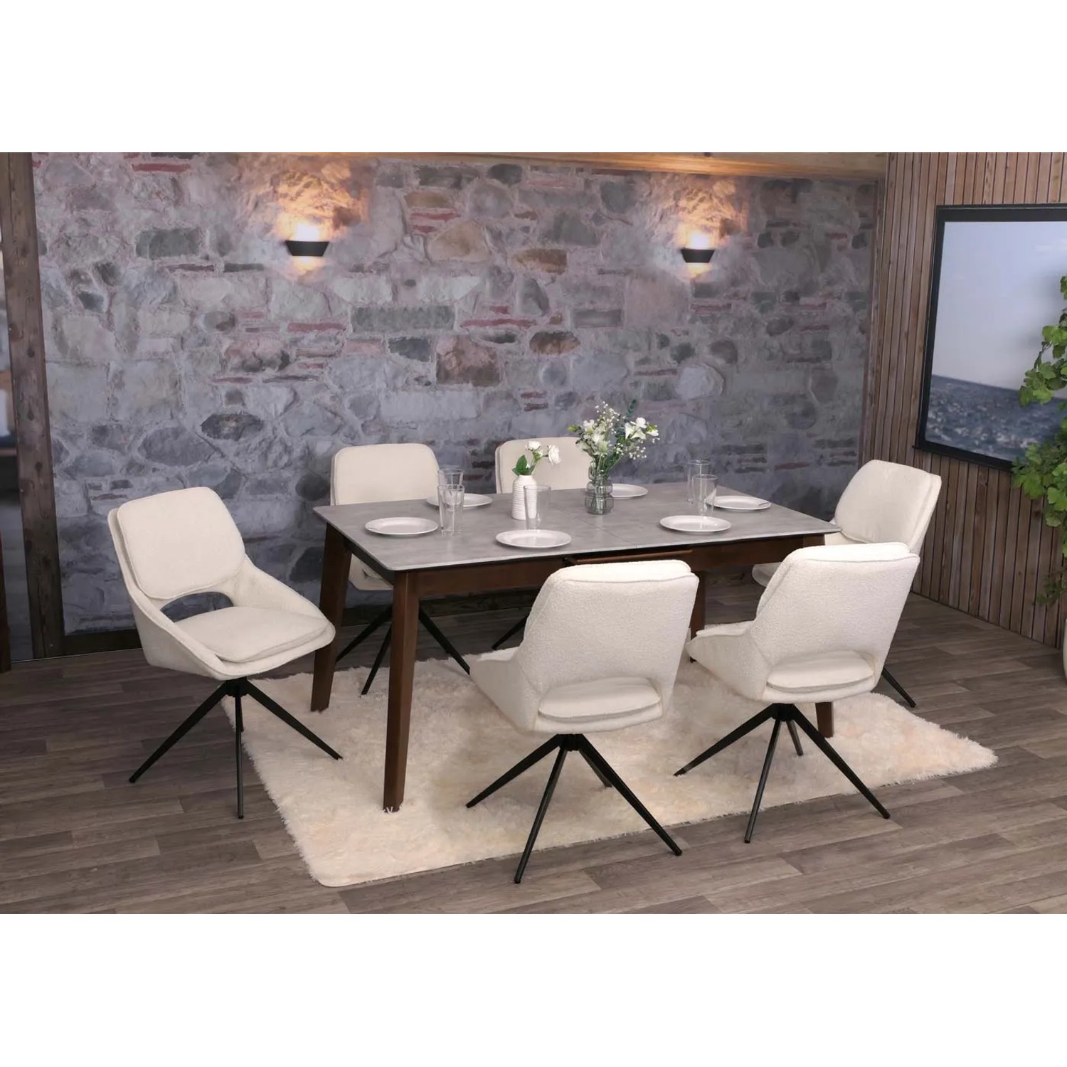 6er-Set Esszimmerstühle Creme Boucle: Drehstühle mit Stativgestell am Esstisch.