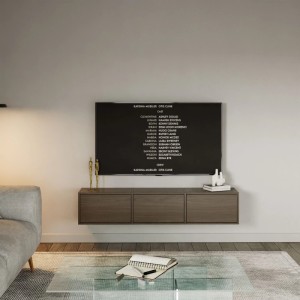 Selsey Framme TV-Hängeboard 150 cm in Walnuss-Holzoptik, wandmontiert, mit 3 Klappen unter einem Fernseher im Wohnzimmer.