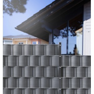 Anthrazitfarbener Sichtschutzstreifen Polyrelief am Zaun, witterungsbeständig. Perfekt für Garten, Terrasse & Balkon.
