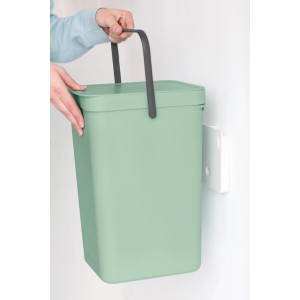 Brabantia Abfallbehälter Sort & Go, 16 l, Grün, mit Tragegriff und Wandhalterung.