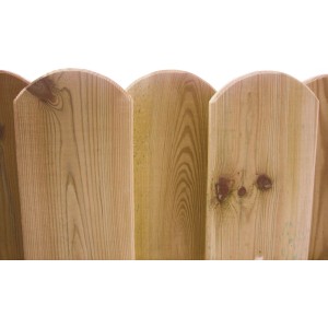 Detailansicht des braunen T & J Sichtschutzzaun Daan aus druckimprägniertem Kiefernholz.