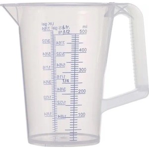 Transparenter PRESSOL Messbecher 0,5L mit blauer Skala und ergonomischem Griff aus Polypropylen.