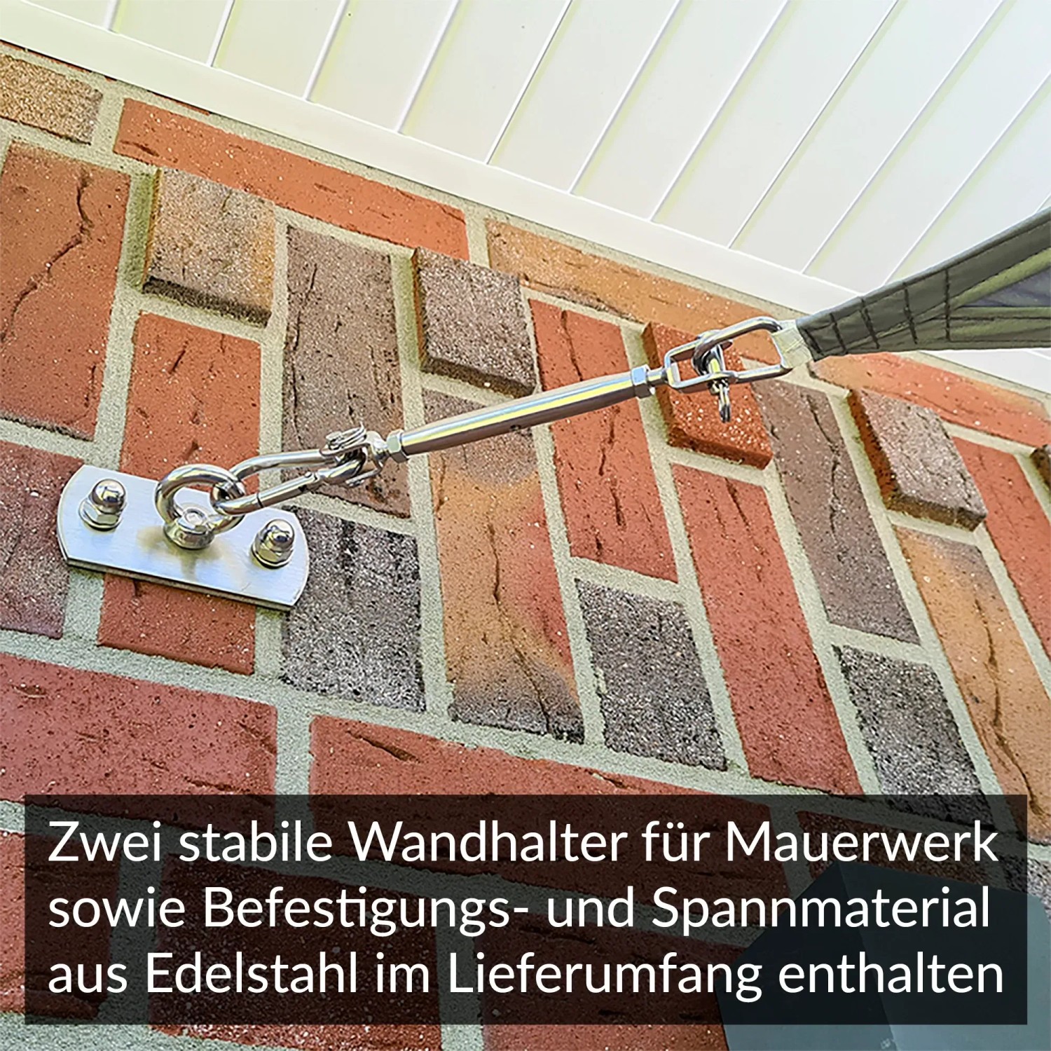 Wandhalterung aus Edelstahl für Toldoro Sonnensegel an einer Backsteinmauer befestigt.